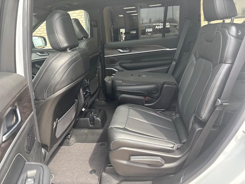New 2026 Jeep Grand Cherokee L Limited Reserve 4x4Image 4