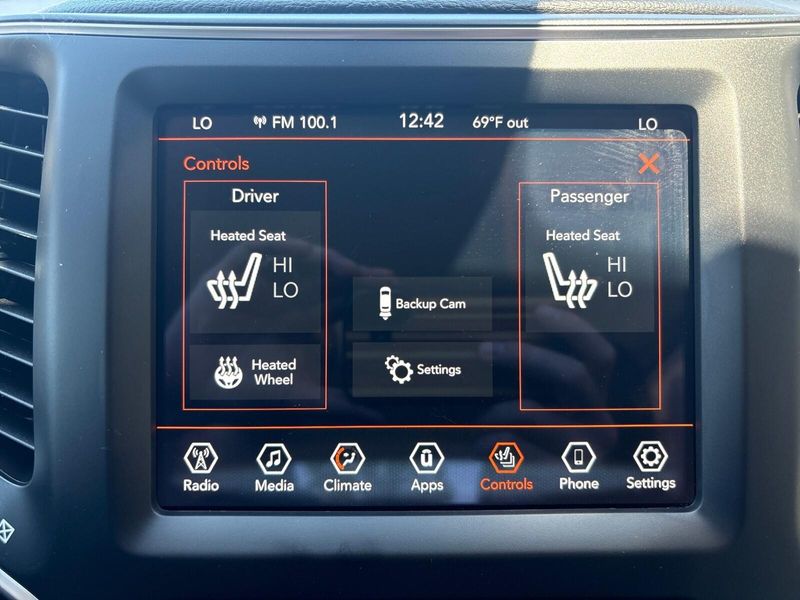 Used 2022 Jeep Cherokee Latitude LuxImage 21