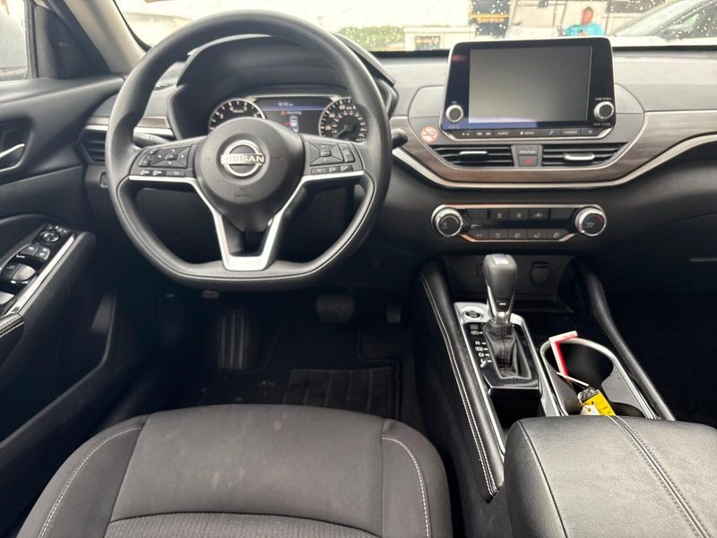 2023 Nissan Altima 2.5 SV photo 5
