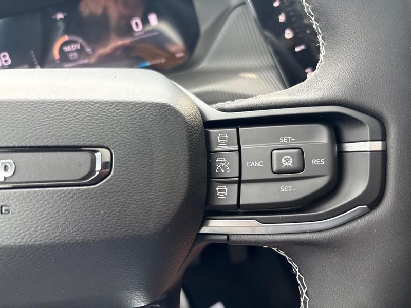 New 2026 Jeep Cherokee Overland 4x4Image 16