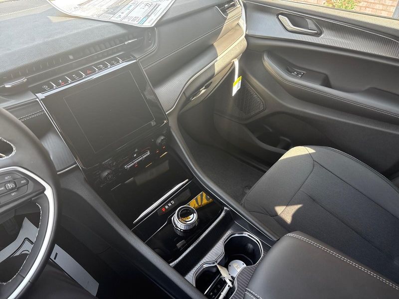 New 2025 Jeep Grand Cherokee Laredo X 4x4Image 16