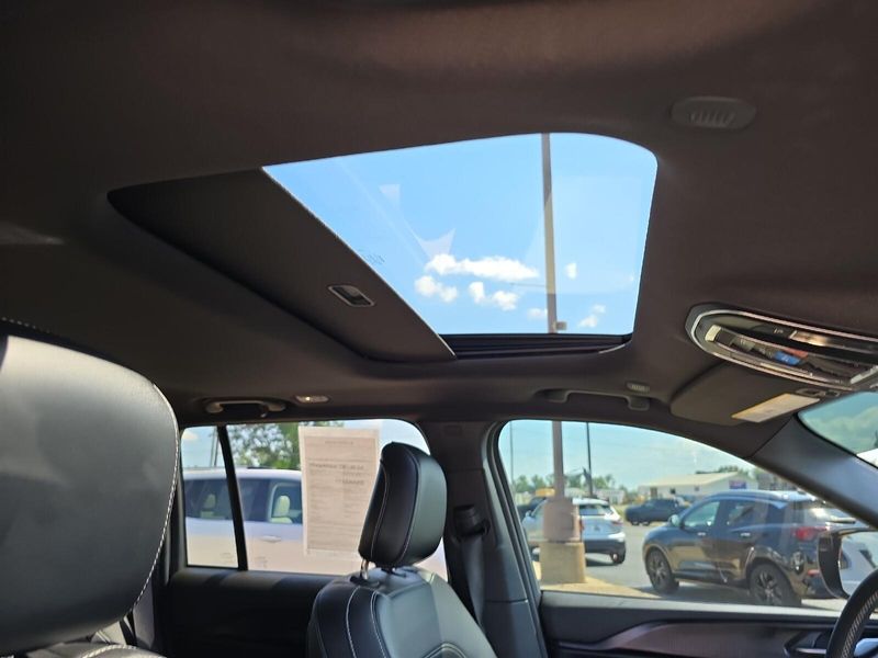 2023 Jeep Grand Cherokee AltitudeImage 12