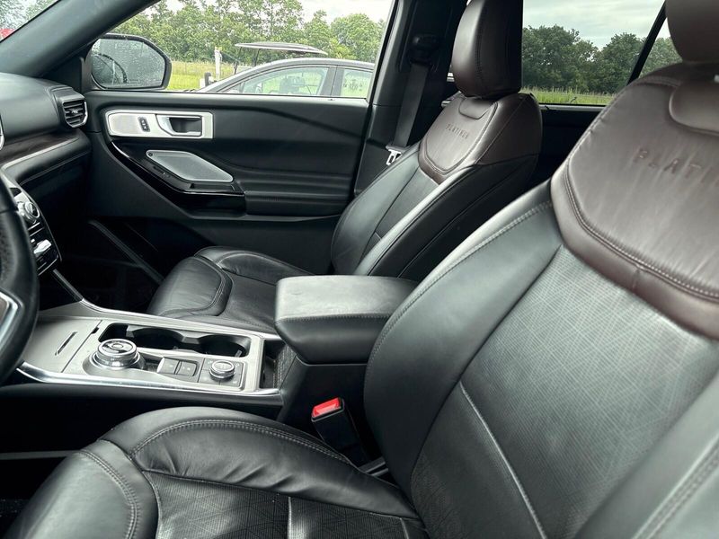 Used 2022 Ford Explorer PlatinumImage 3