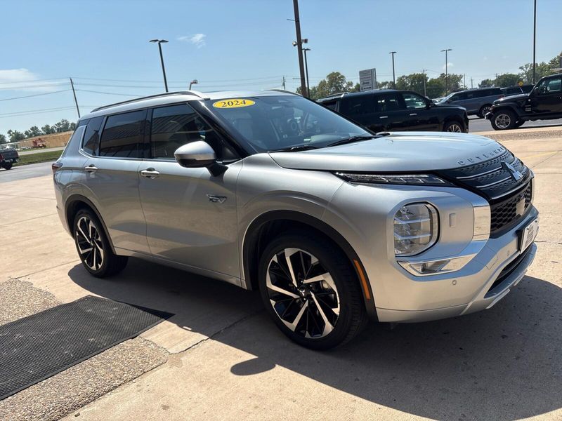 Used 2024 Mitsubishi Outlander PHEV SELImage 9