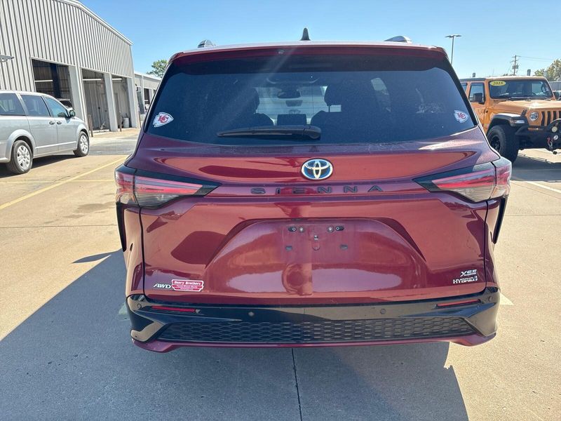 Used 2022 Toyota Sienna XSEImage 4
