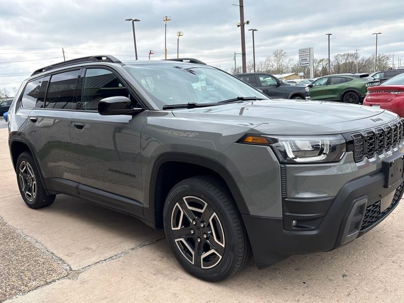 New 2026 Jeep Cherokee LaredoImage 7