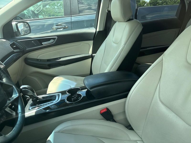 2017 Ford Edge TitaniumImage 3
