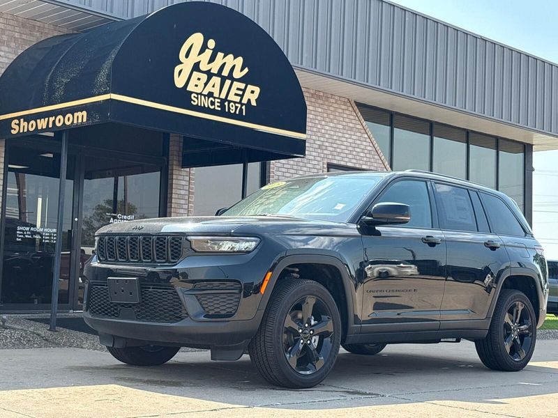 2025 Jeep Grand Cherokee Altitude X 4x4Image 1