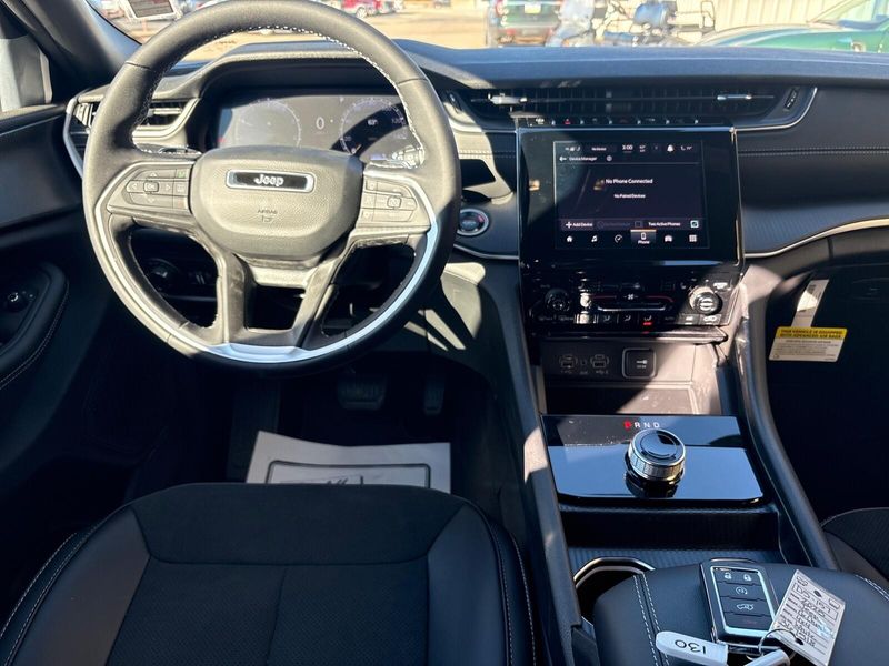 New 2025 Jeep Grand Cherokee Altitude X 4x4Image 5
