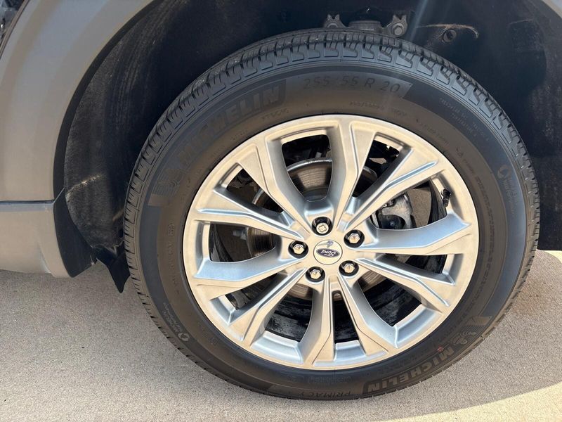 Used 2024 Ford Explorer XLTImage 12