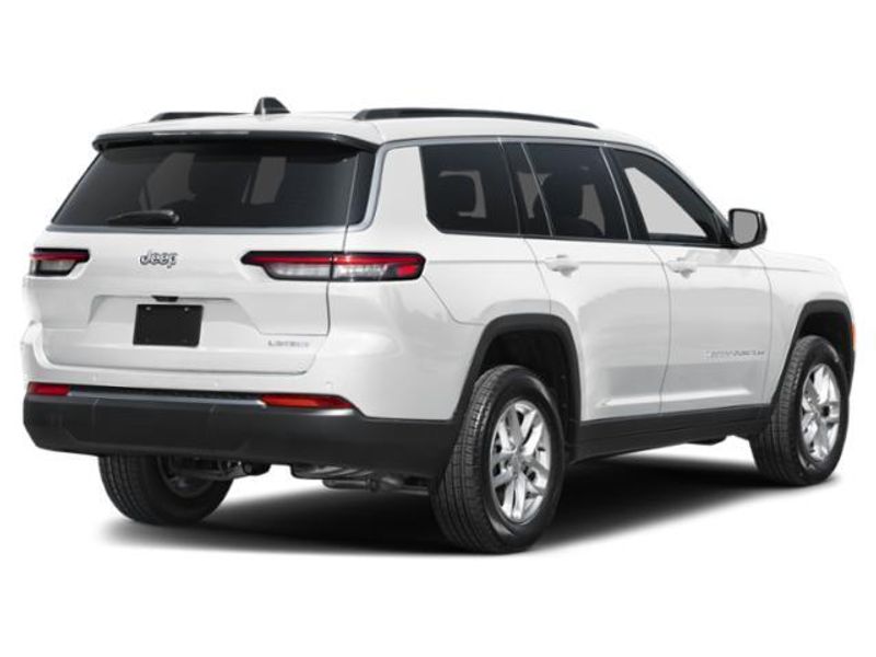 New 2027 Jeep Grand Cherokee Laredo AltitudeImage 3