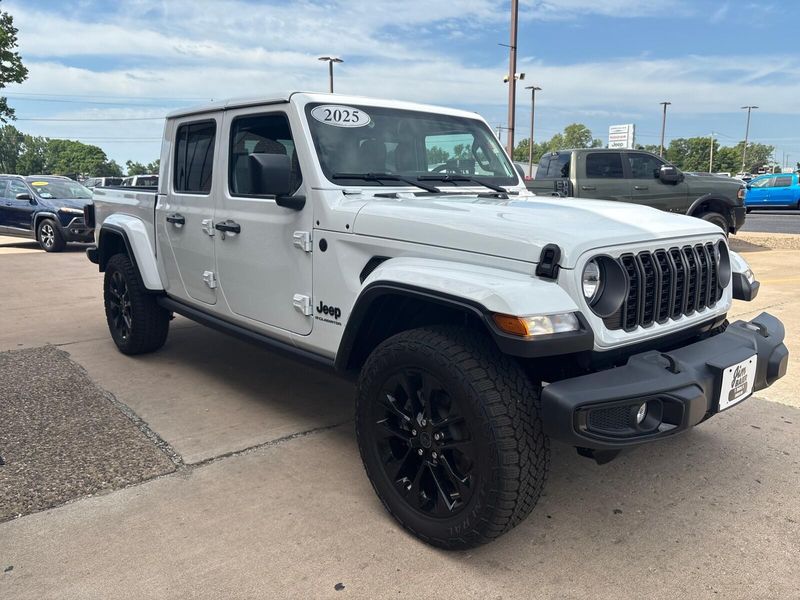 New 2025 Jeep Gladiator Nighthawk 4x4Image 7