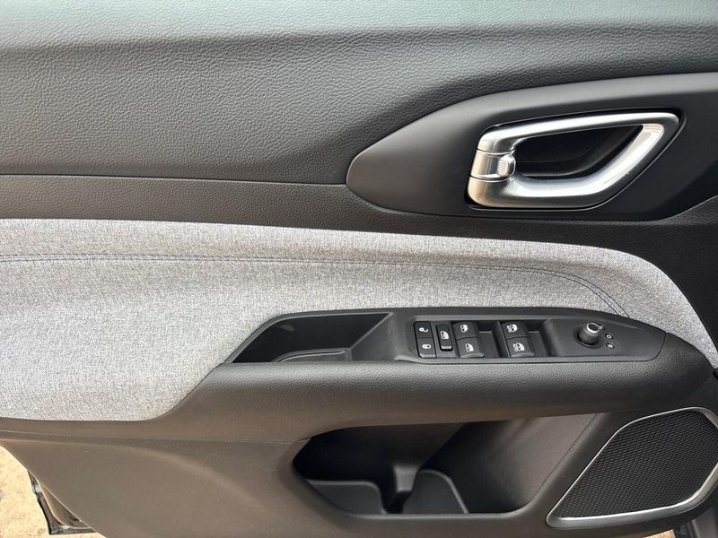 2025 Jeep Compass Latitude 4x4Image 12