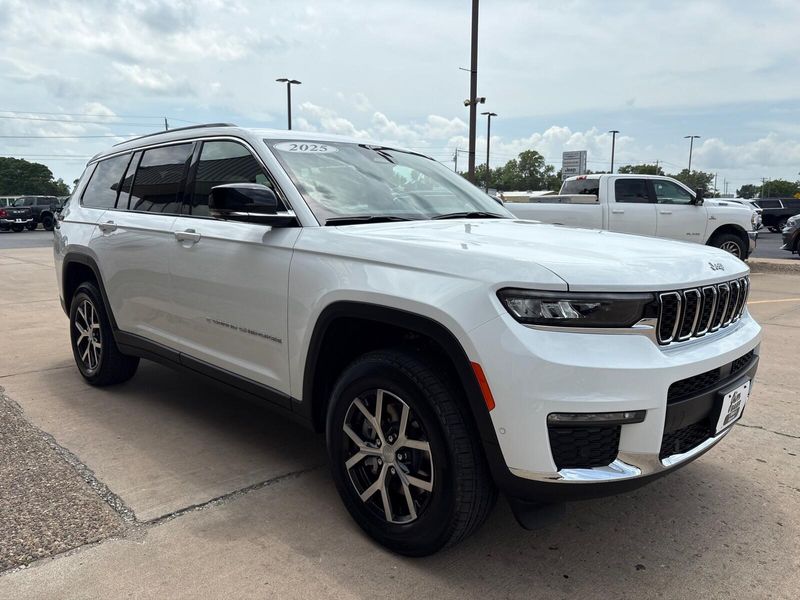 New 2025 Jeep Grand Cherokee L Limited 4x4Image 9