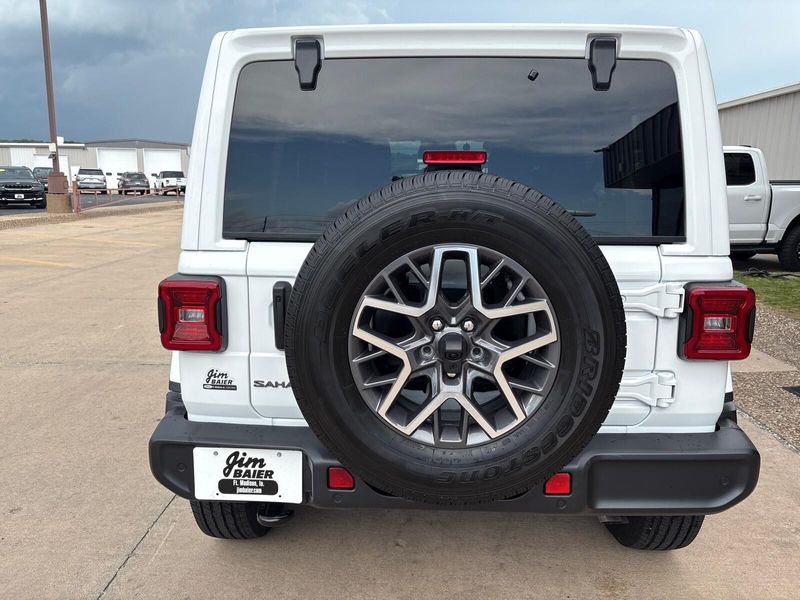 2025 Jeep Wrangler 4-door SaharaImage 9