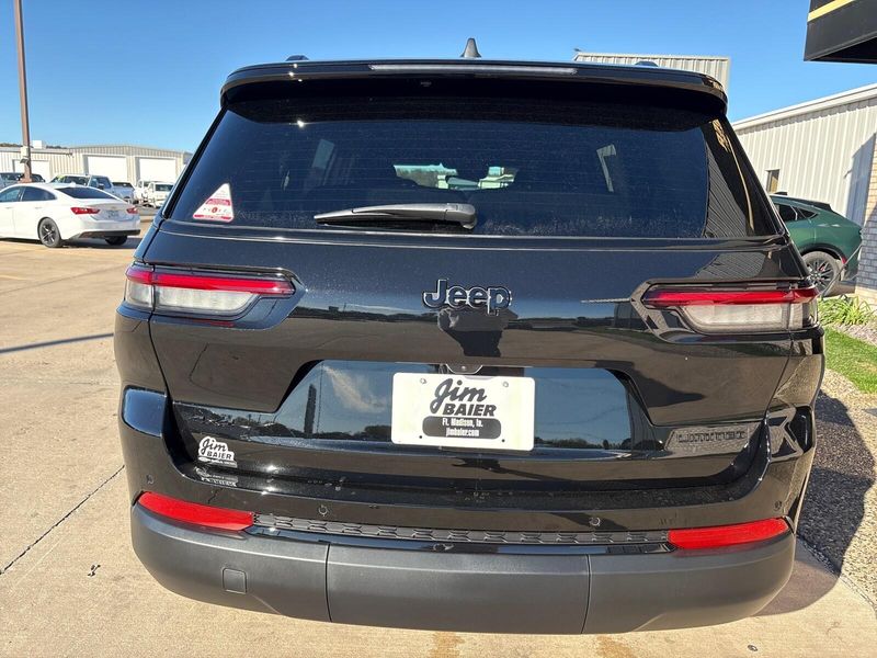 New 2025 Jeep Grand Cherokee L Limited 4x4Image 11