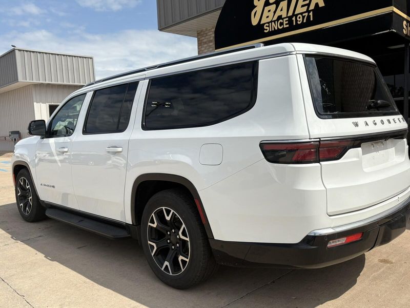 2025 Jeep Wagoneer L Series IIIImage 11