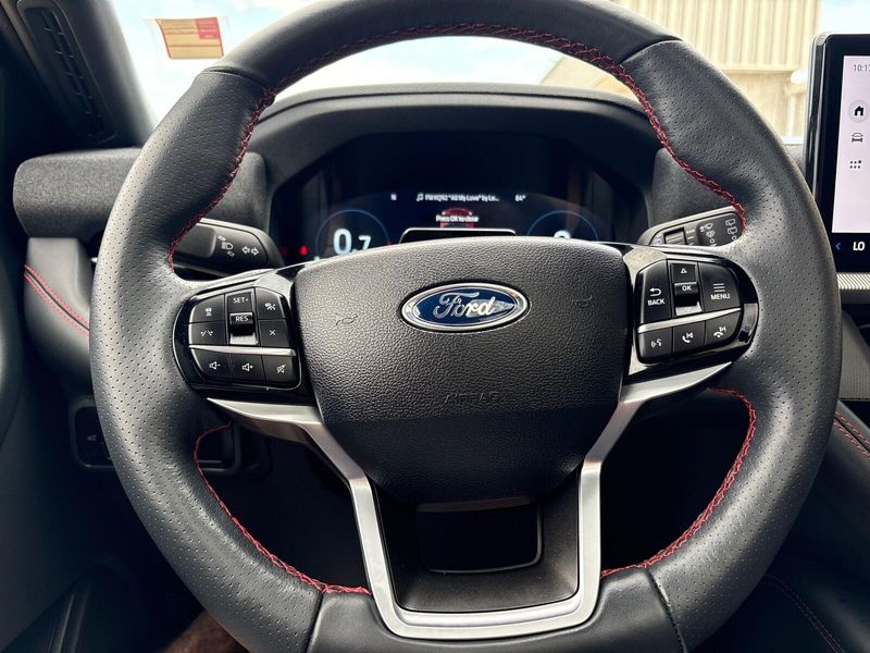 Used 2025 Ford Explorer ST-LineImage 15