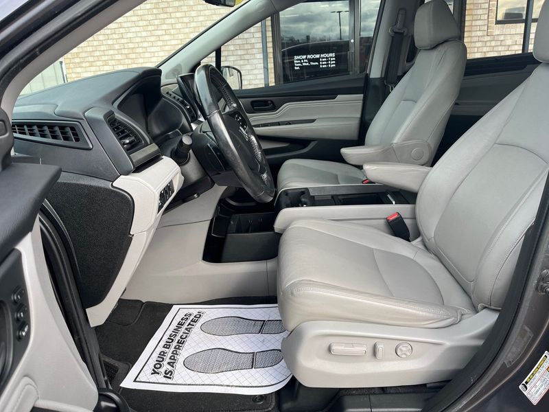 2018 Honda Odyssey TouringImage 3