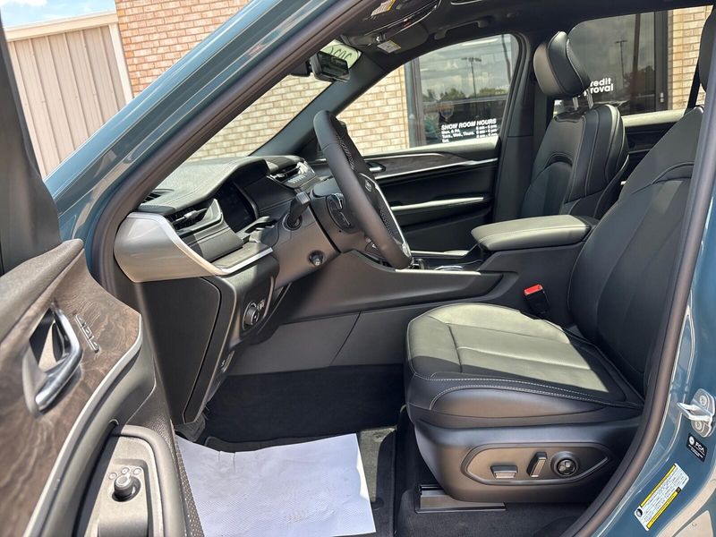 New 2026 Jeep Grand Cherokee Limited Reserve 4x4Image 3