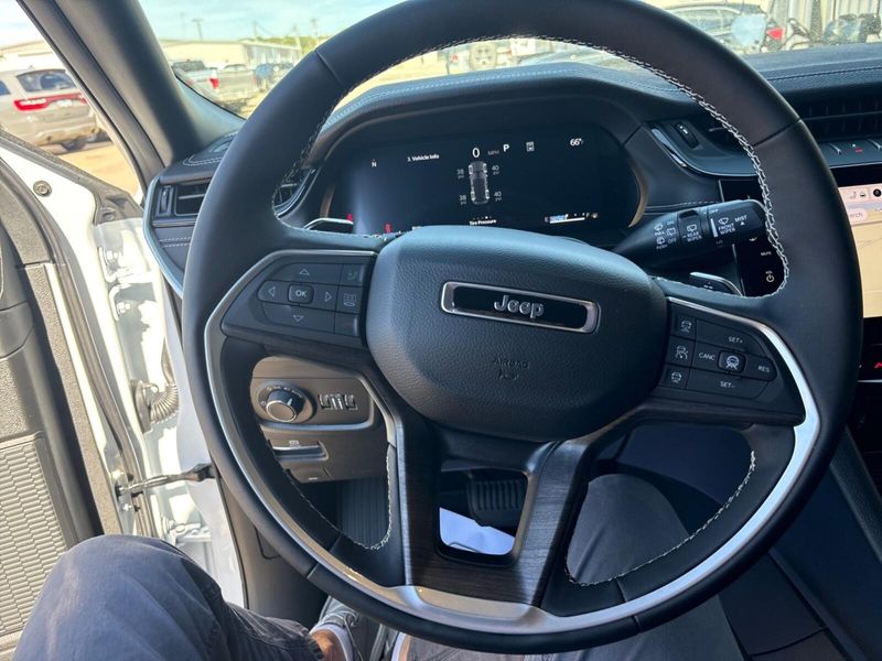 New 2027 Jeep Grand Cherokee Laredo Altitude 4x4Image 13