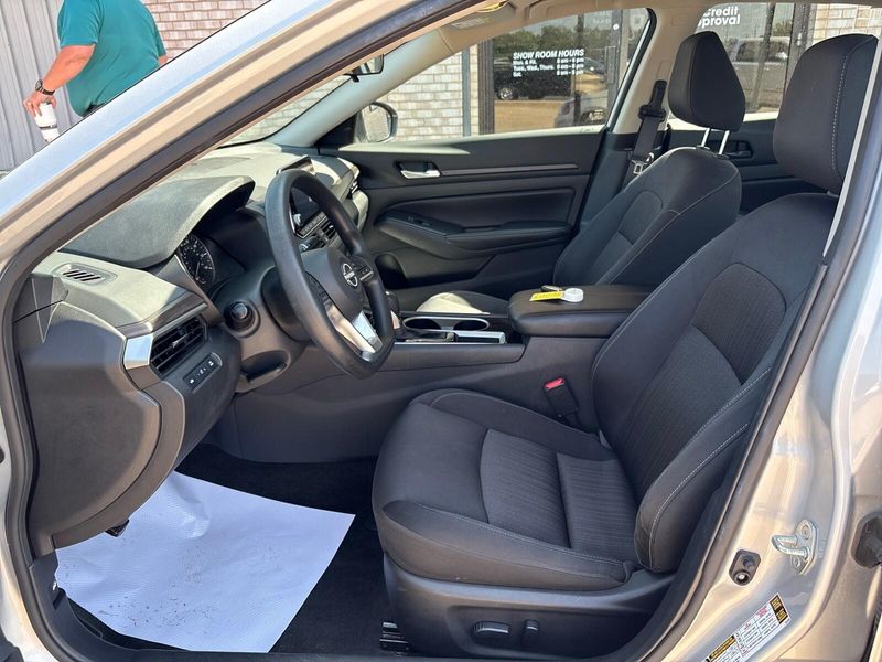 Used 2024 Nissan Altima 2.5 SVImage 3