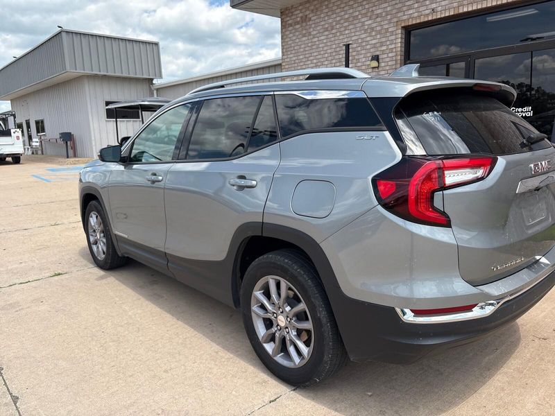 Used 2024 GMC Terrain SLTImage 10