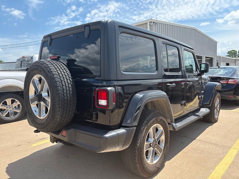 2022 Jeep Wrangler Unlimited SaharaImage 8
