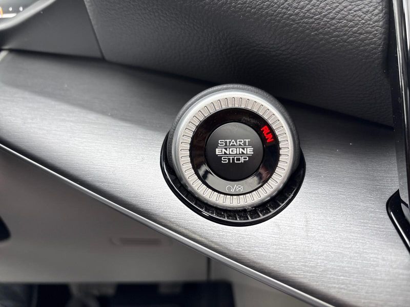 2026 Jeep Grand Grand Wagoneer Wagoneer L 4x4Image 19