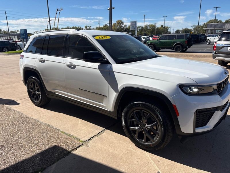 New 2027 Jeep Grand Cherokee Laredo Altitude 4x4Image 7