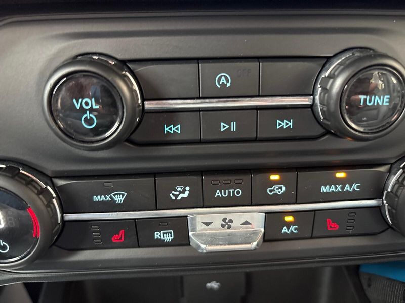 Used 2024 Ford Bronco Black DiamondImage 18