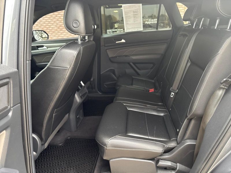 Used 2021 Volkswagen Atlas Cross Sport 3.6L V6 SE w/TechnologyImage 4