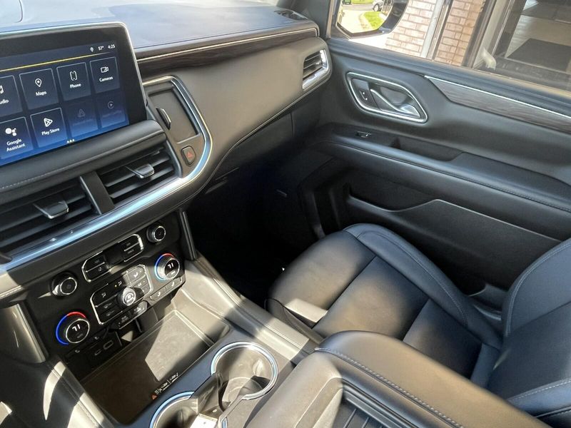 2023 Chevrolet Suburban LTImage 27
