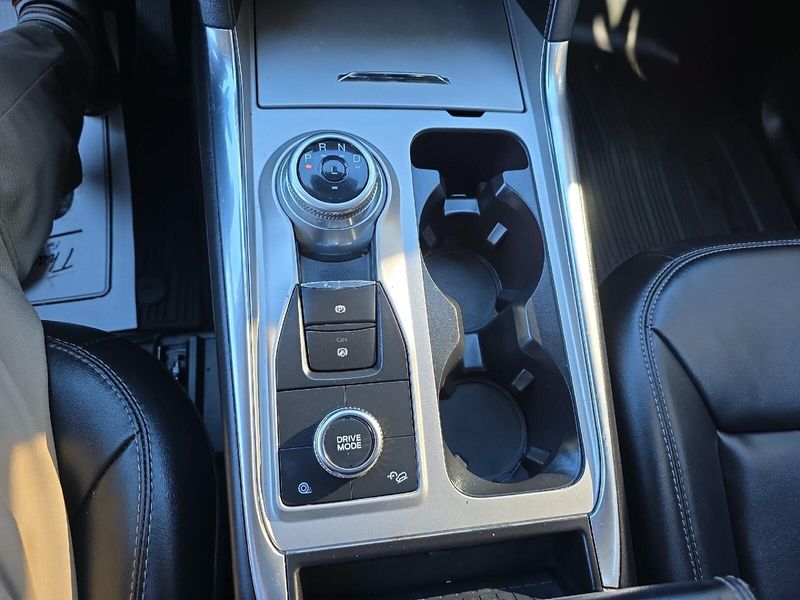 2023 Ford Explorer XLTImage 28