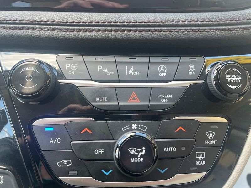 2018 Chrysler Pacifica LimitedImage 22