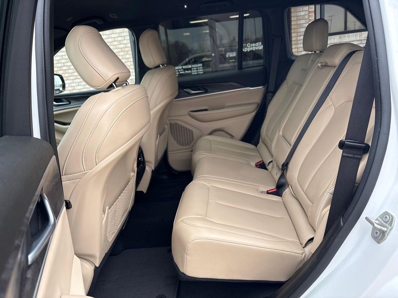 Used 2024 Jeep Grand Cherokee LimitedImage 4