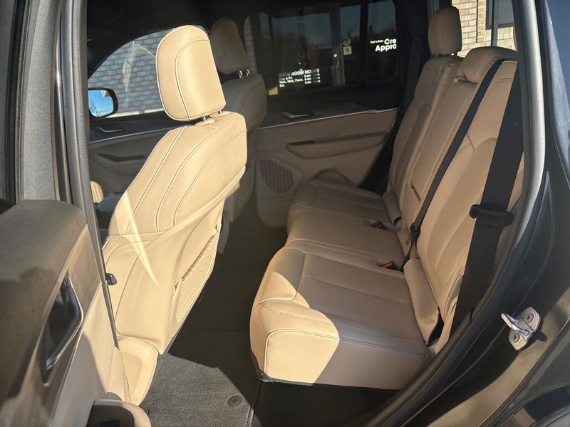 Used 2024 Jeep Grand Cherokee LimitedImage 4