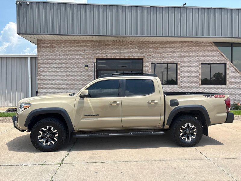 Used 2017 Toyota Tacoma TRD Off RoadImage 2