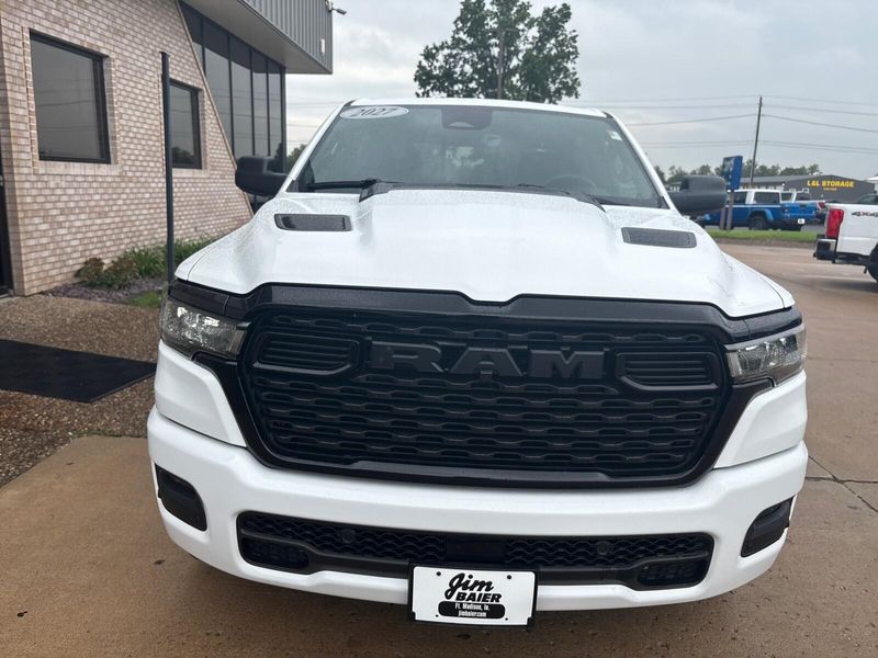 New 2027 RAM 1500 Express Crew Cab 4x4 5
