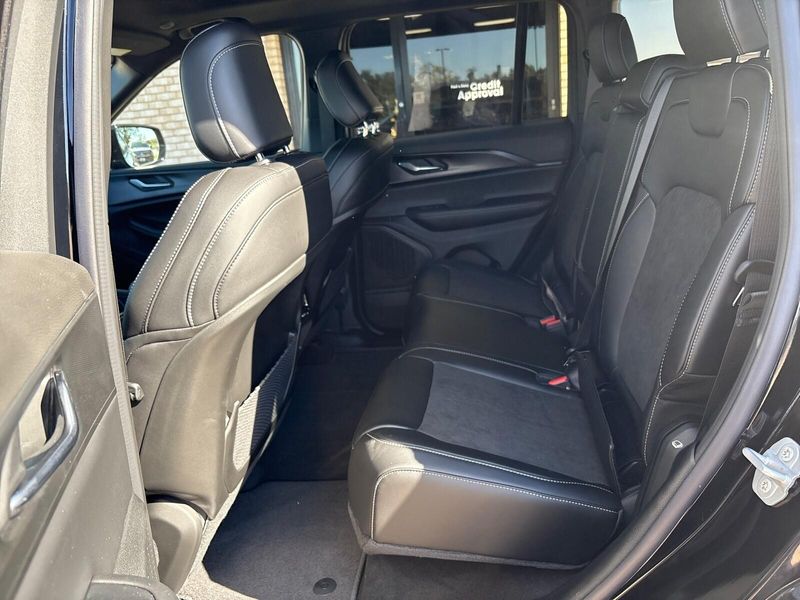 New 2025 Jeep Grand Cherokee Altitude X 4x4Image 4