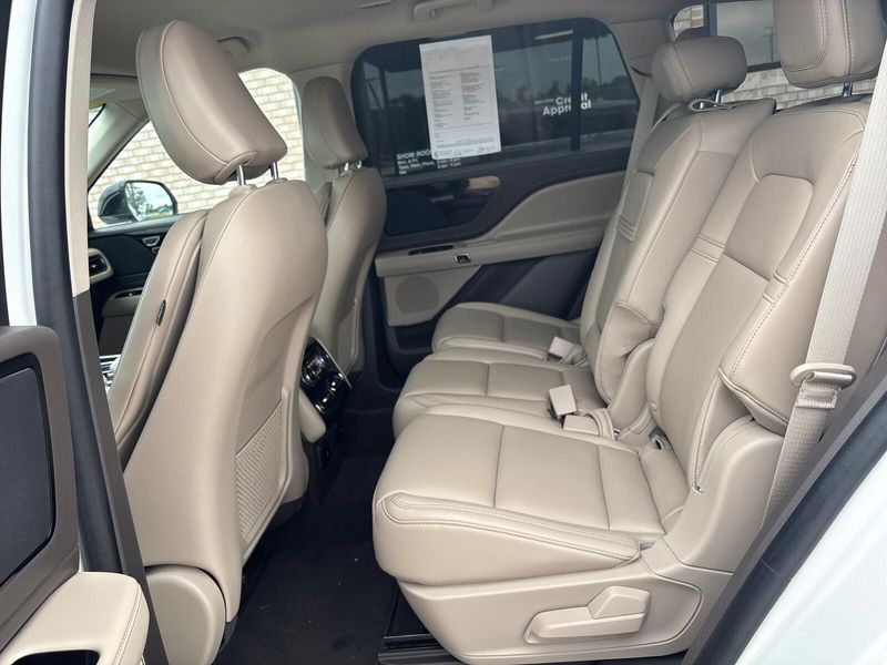 2021 Lincoln Aviator StandardImage 4