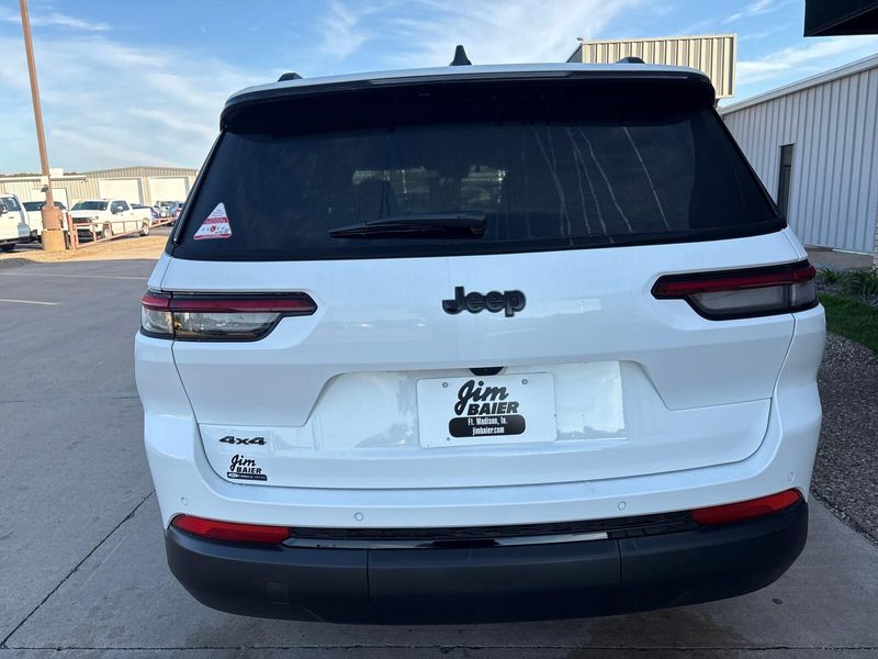 New 2025 Jeep Grand Cherokee L Altitude X 4x4Image 11