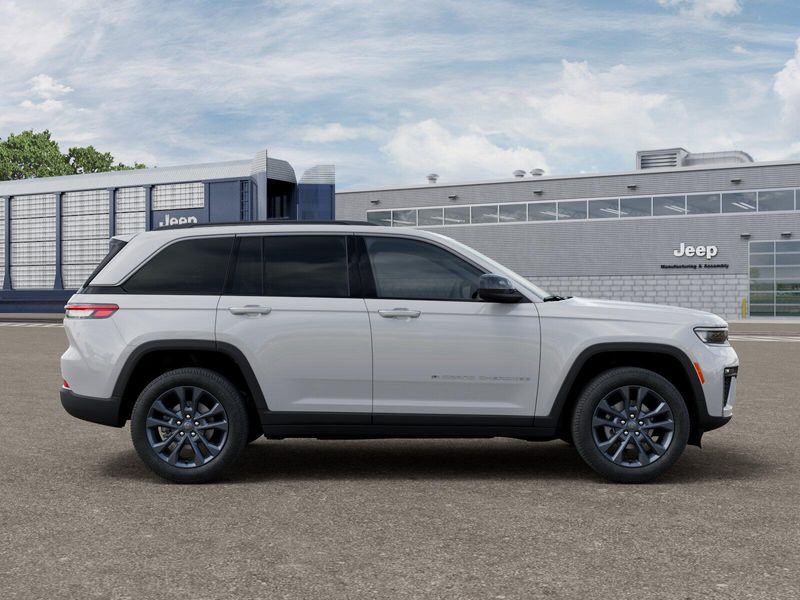 New 2026 Jeep Grand Cherokee 85th Anniversary Edition 4x4Image 12