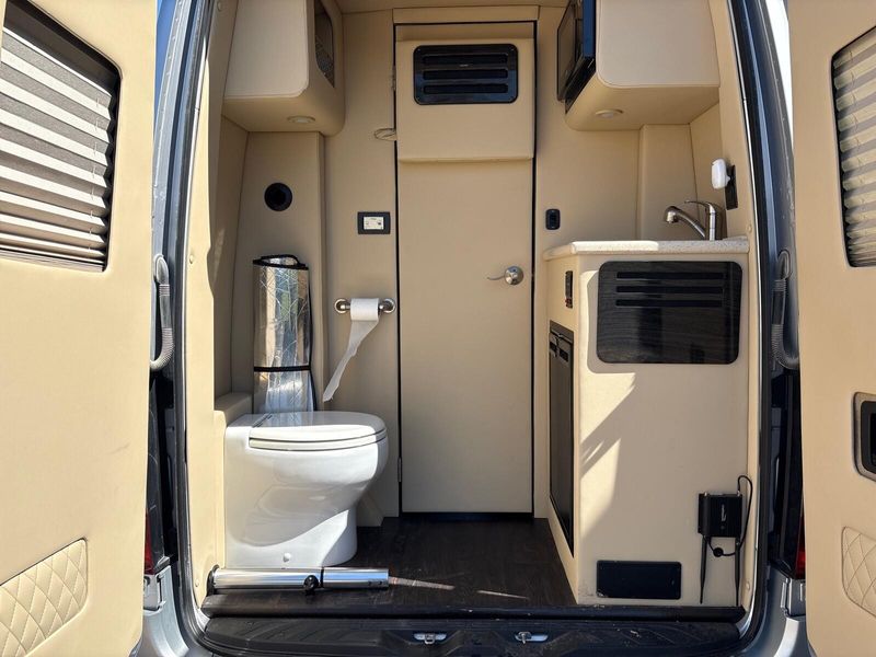Used 2019 Mercedes-Benz Sprinter 3500XD Chassis Image 10