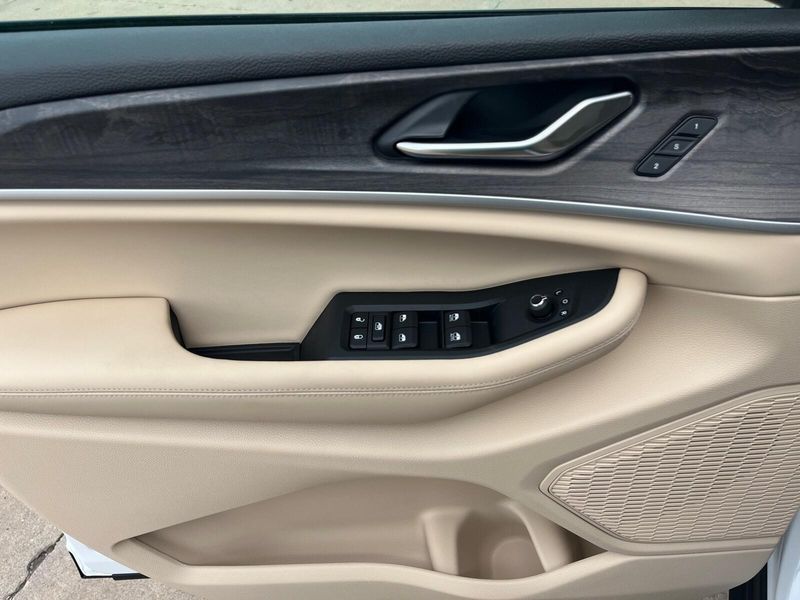 2025 Jeep Grand Cherokee L Limited 4x4Image 15