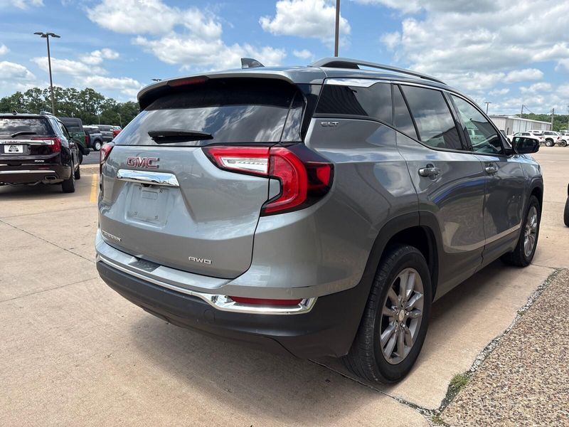 Used 2024 GMC Terrain SLTImage 8