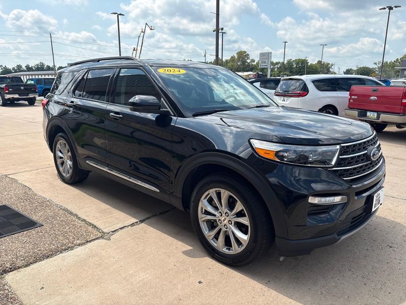 Used 2024 Ford Explorer XLTImage 8
