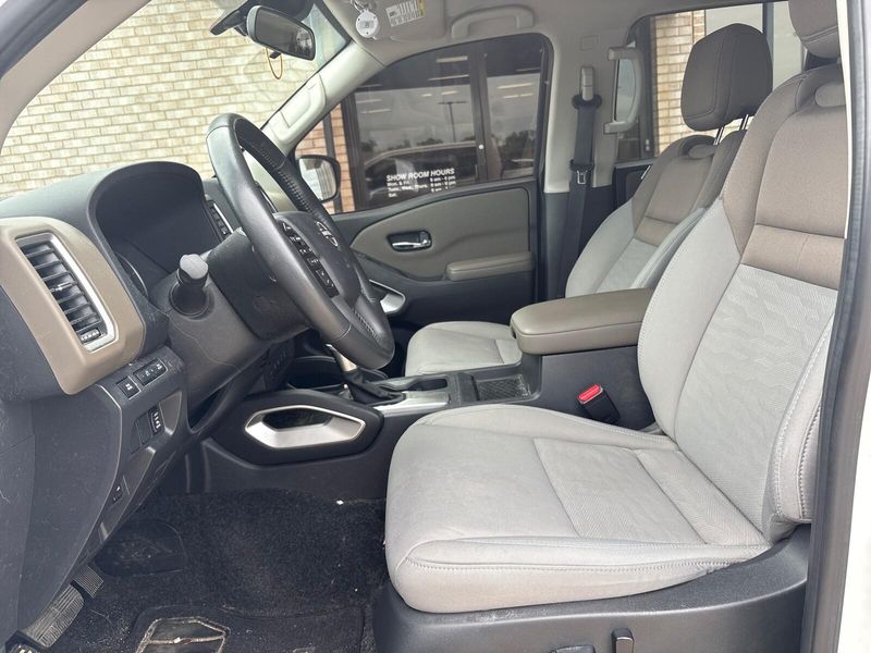 2022 Nissan Frontier SVImage 3