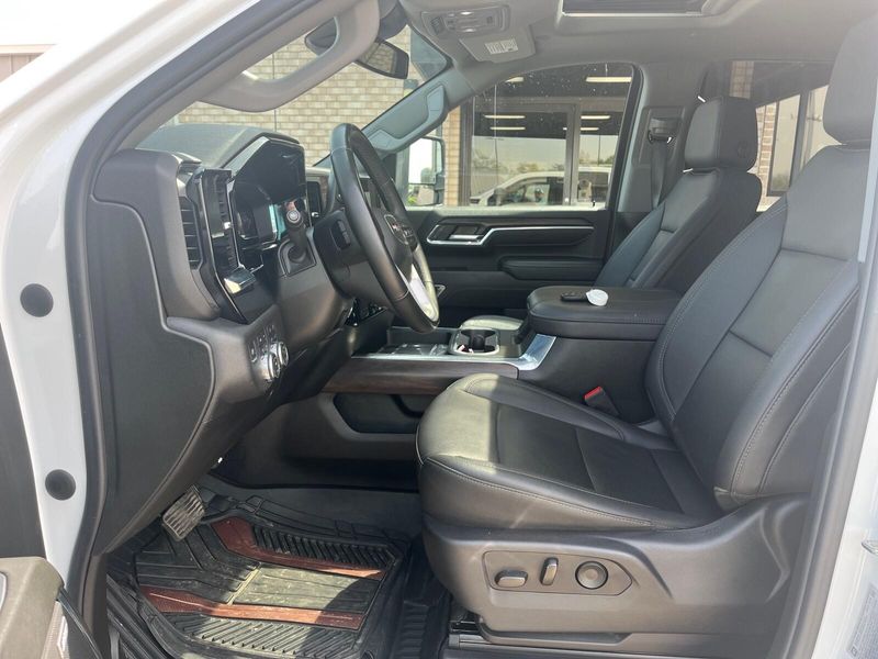 2024 GMC Sierra 2500HD SLTImage 3