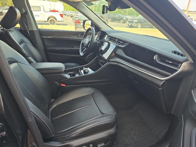 Used 2023 Jeep Grand Cherokee LimitedImage 11